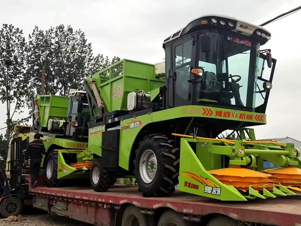 青飼料收獲機發貨中